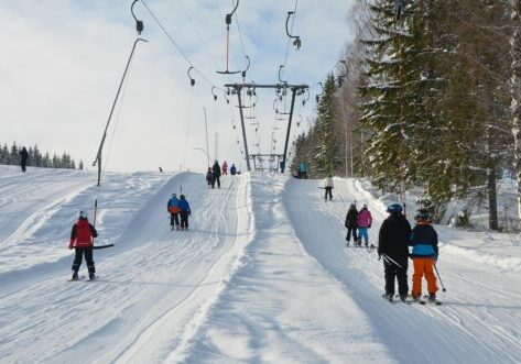 skis, snow, winter-4625952.jpg